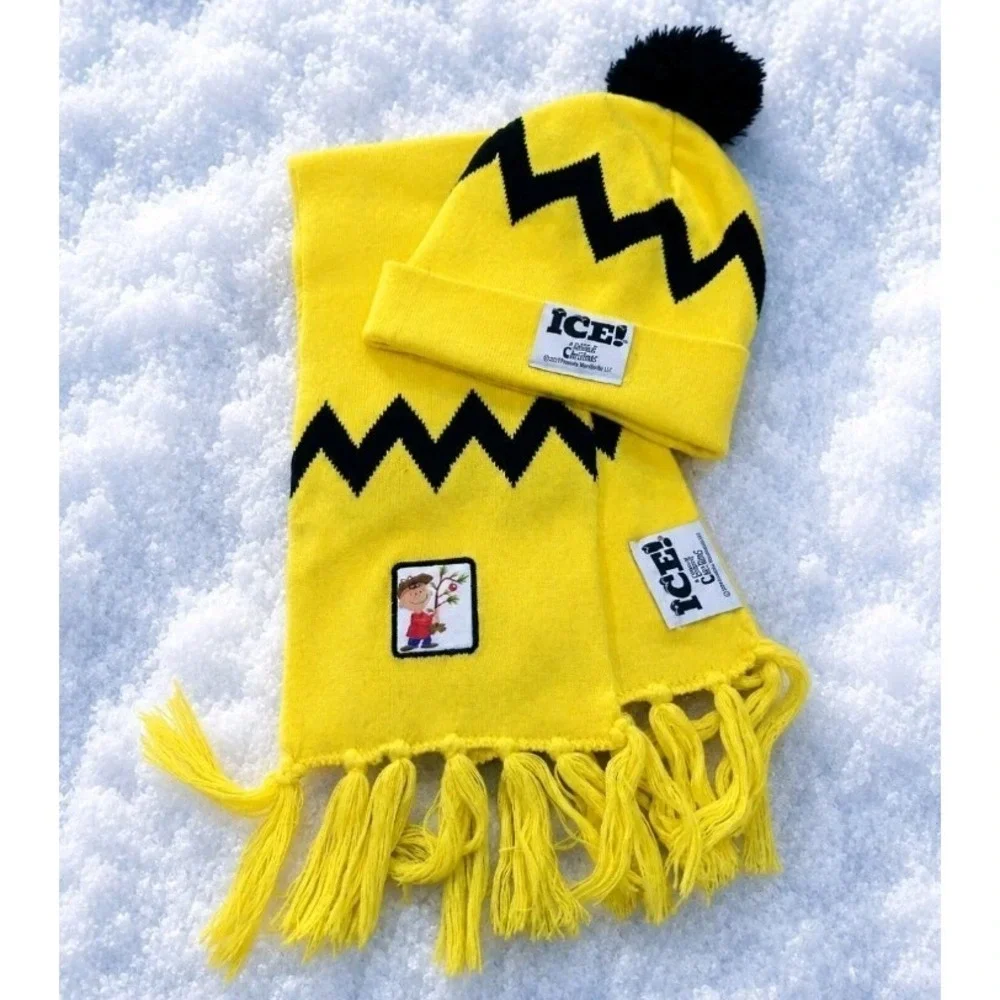 ICE! A Charlie Brown Christmas Beanie Hat & Scarf Set‎ Peanuts 2021 Rare